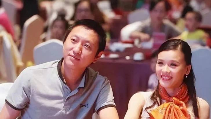 体操传奇桑兰：45岁仍白皙漂亮，嫁资产千万老公，儿子已12岁！|黄健|跳马|轮椅|高位截瘫|摄入量_新浪体育_新浪新闻